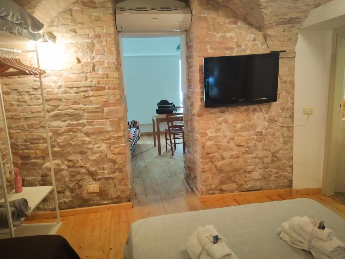 Bed and Breakfast La Finestra Sul Cortile Atri Zewnętrze zdjęcie